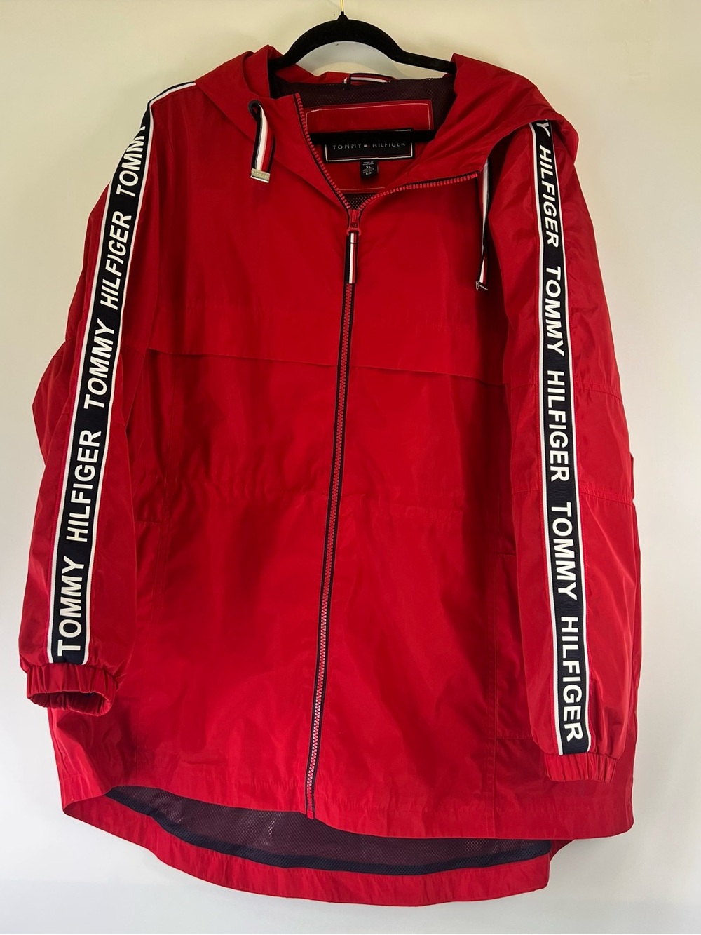 Tommy Hilfiger Red Hooded Windbreaker with Spell Out Sleeve XL Preppy Coastal